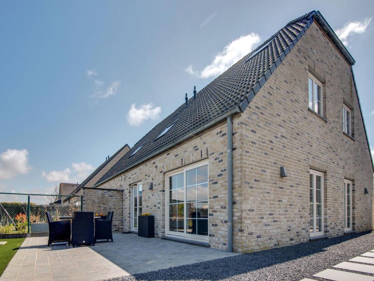 Modern Holiday Home In De Haan With Garden Екстериор снимка
